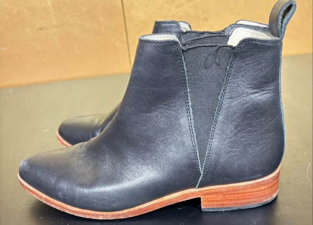 Nisolo Everyday Chelsea Boots Black Leather Pointed Toe Low Stacked Heel Size 7.
